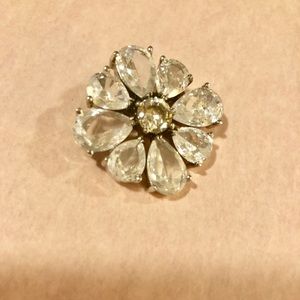 Small crystal brooch/pin - excellent condition